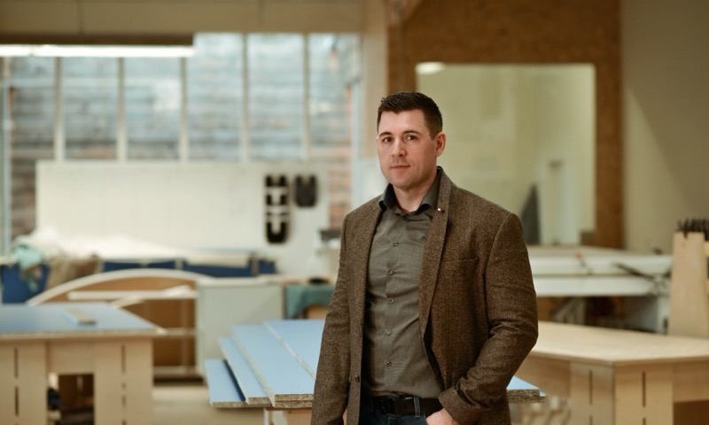 Alexander Baliet im Industriebetrieb, Geschäftsführer-Habitus